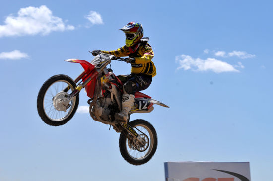 彭天偉探險(xiǎn)人生：我為越野摩托車而生。