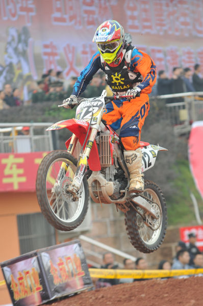 彭天偉探險(xiǎn)人生：我為越野摩托車而生。