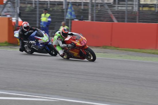 唐俁和馬克斯的競爭。