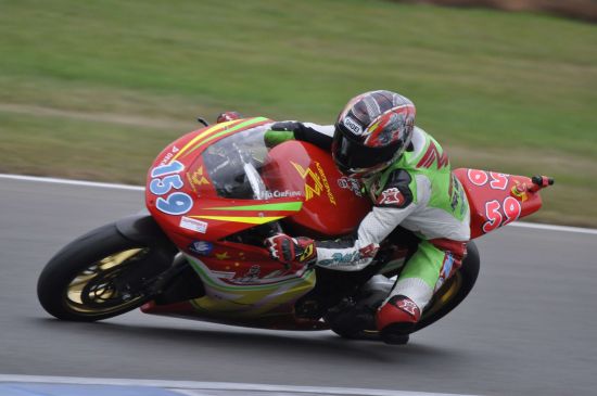 何智鋒在比賽中。