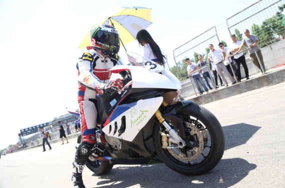 曼島TT車手轉(zhuǎn)戰(zhàn)國內(nèi) 安納普爾那車隊(duì)告捷