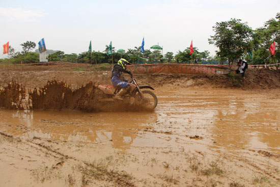 2015華南地區(qū)摩托車(chē)越野追逐賽北滘烽煙再起 