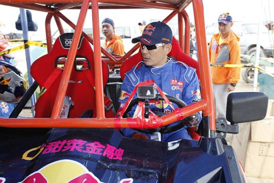 明星車手任賢齊參賽