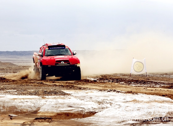 在賽段中車手李凱飛馳的車輛（張新斌 攝）