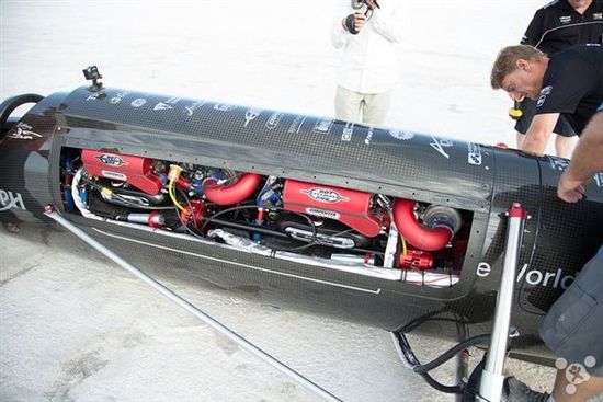 喪心病狂！火箭摩托車沖擊644公里時速