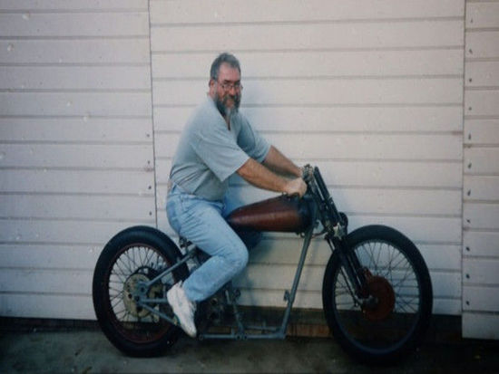 生前狂攢摩托車配件 拍賣夠買一套房