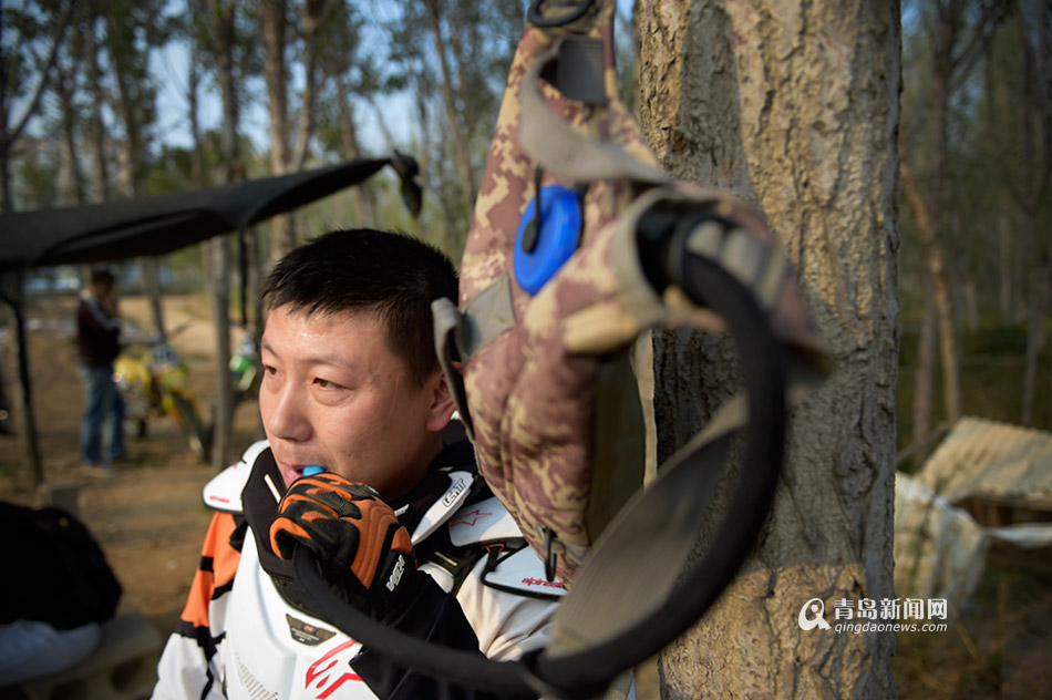 【新青年】騎士王迅 青島越野摩托車第一人
