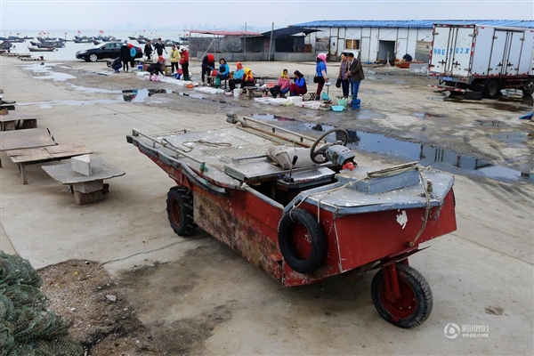 小學(xué)文化漁民發(fā)明新型載具：兩棲三輪摩托
