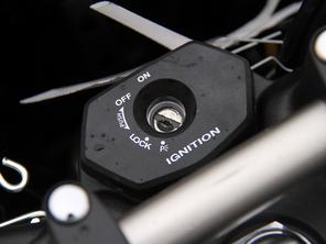 用實(shí)力說(shuō)話 試駕V-Strom DL650摩托車