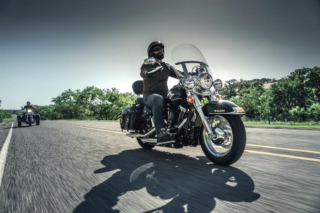 全新2016年款Softail（軟尾）車系震撼來(lái)襲