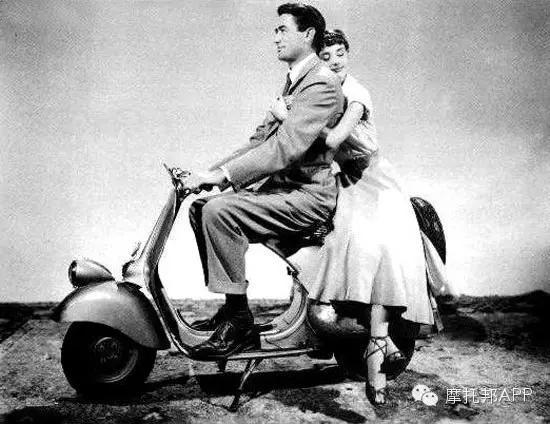 經(jīng)典摩托車Vespa變身辦公椅