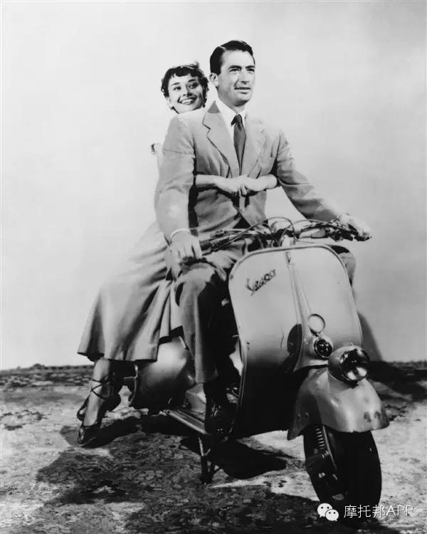 經(jīng)典摩托車Vespa變身辦公椅