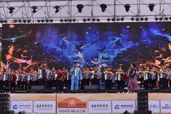 百人手風(fēng)琴合奏