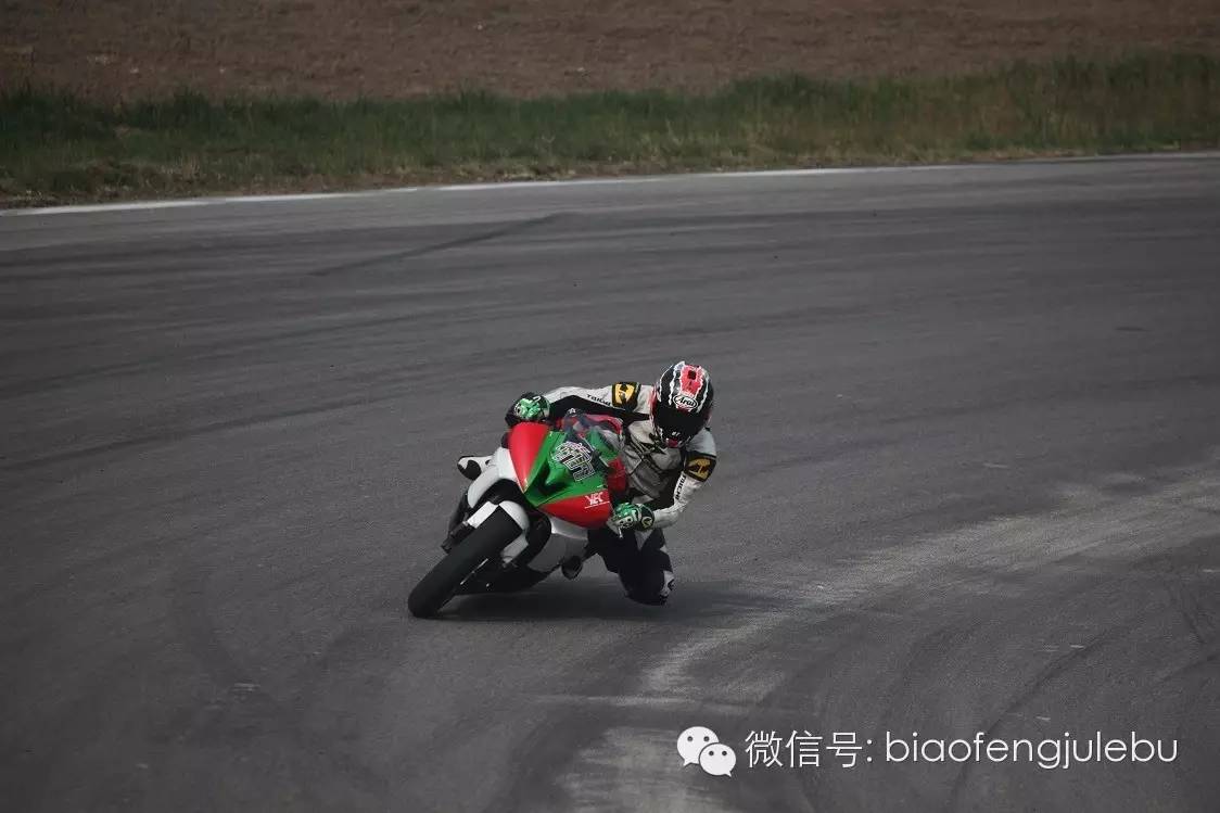 2015HiSpeed我是車手大獎賽北京飆風車隊李宗維修區(qū)發(fā)車奪得本地組600cc冠軍精彩視頻