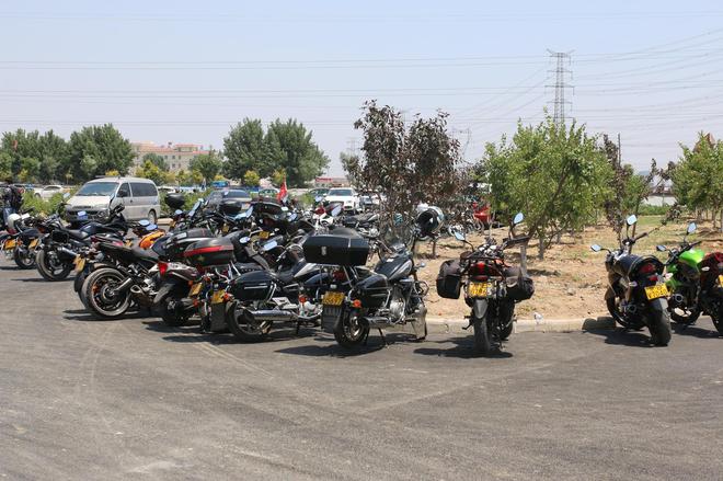 來(lái)觀戰(zhàn)的車友