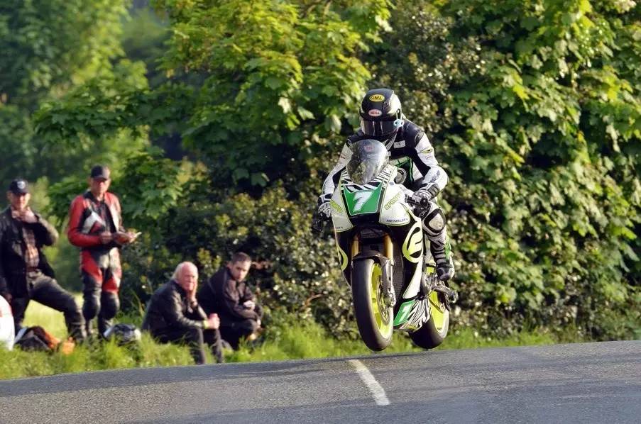 快訊：中國(guó)摩托征戰(zhàn)全球最險(xiǎn)摩托賽事，斬獲佳績(jī)