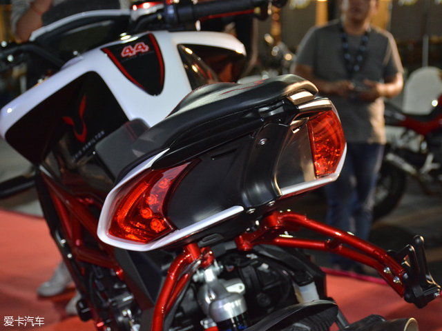 奧古斯塔;dragster RR LH44;漢密爾頓;摩托車;限量版;