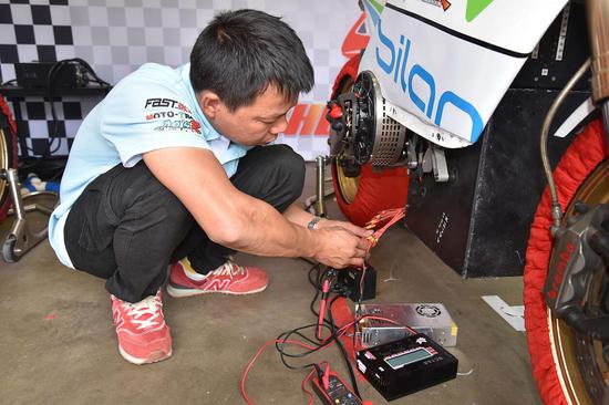 2016世界電摩錦標賽開戰(zhàn) 宗申森藍隊領跑全球