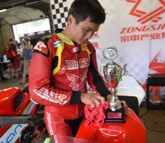 世界電摩賽比利時(shí)站 宗申森藍(lán)車隊(duì)沖刺賽亞軍