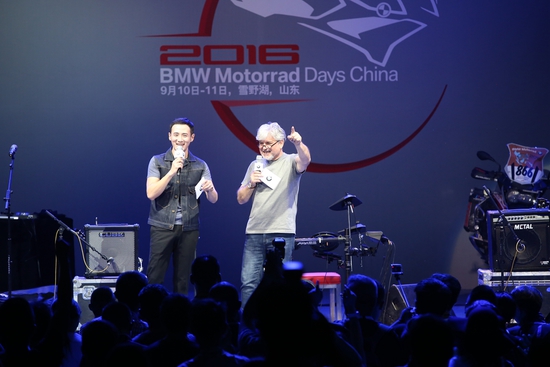 BMW摩托車中國區(qū)總監(jiān)史銘輝先生（Mr. Ekrem Sak）與現(xiàn)場觀眾熱烈互動