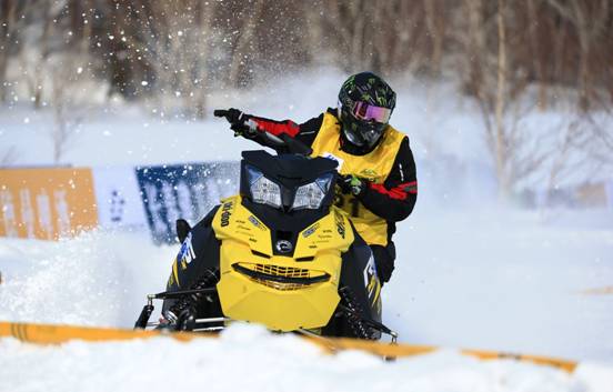 2017中國長(zhǎng)白山&ldquo;長(zhǎng)春建工杯&rdquo;雪地摩托越野錦標(biāo)賽鳴槍開賽