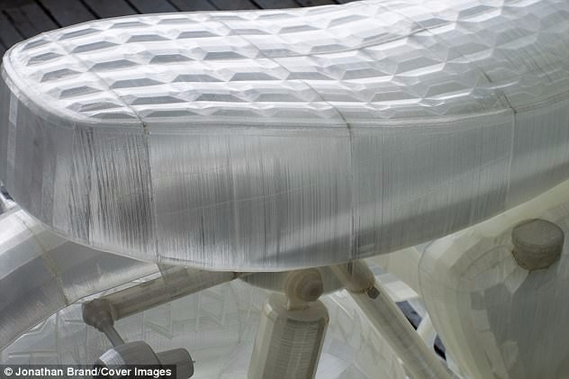 藝術家用3D打印1:1復制本田CB500摩托車