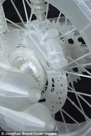 藝術家用3D打印1:1復制本田CB500摩托車