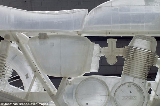 藝術家用3D打印1:1復制本田CB500摩托車