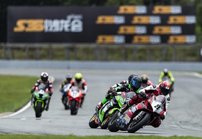 速度英雄1000CC第三回合比賽-8號瓦利亞領先