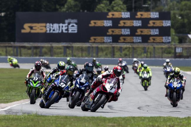 速度英雄-第四回合比賽 群車過彎