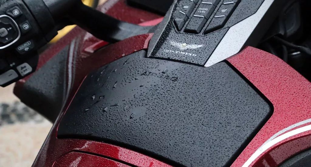 41.8萬(wàn)元起售！這臺(tái)本田摩托車能換一輛寶馬5系，你會(huì)考慮嗎？