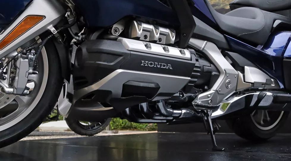 41.8萬(wàn)元起售！這臺(tái)本田摩托車能換一輛寶馬5系，你會(huì)考慮嗎？