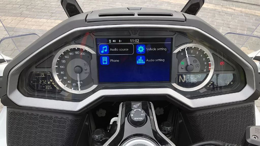 41.8萬(wàn)元起售！這臺(tái)本田摩托車能換一輛寶馬5系，你會(huì)考慮嗎？