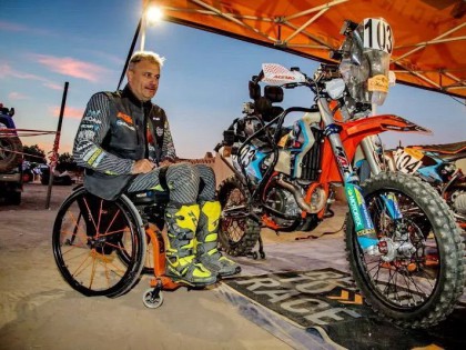 “ 永遠(yuǎn)向前 ”，殘疾車手的達(dá)喀爾之夢