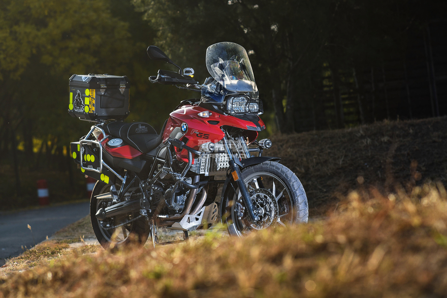 《X-摩托日志》晗芮與她的BMW F700GS;《X-摩托日志》;