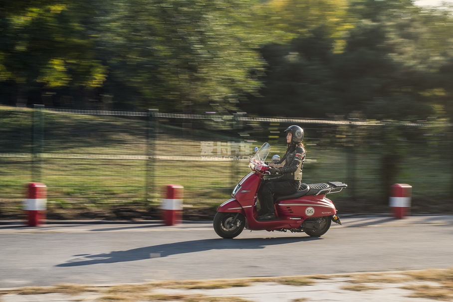 《X-摩托日志》晗芮與她的BMW F700GS;《X-摩托日志》;
