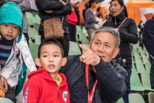 泛珠賽車節(jié)里的忠實小粉絲