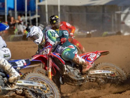 這場國際越野摩托錦標(biāo)賽開始前，幫你成為“老司機(jī)”！