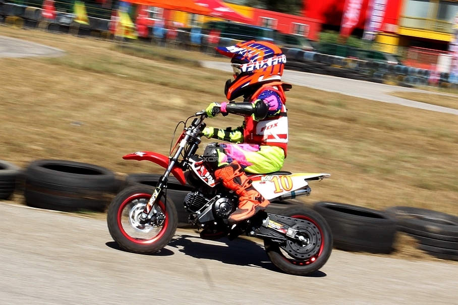 &ldquo;賽車寶&rdquo;杯兒童摩托車挑戰(zhàn)賽