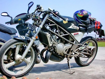 2002年參賽的 Yamaha SDR200