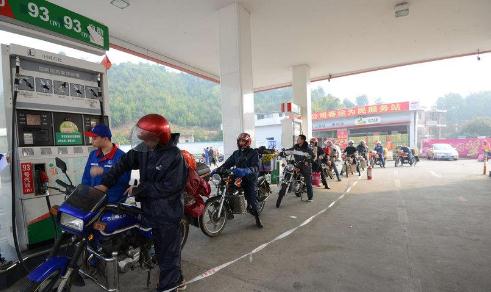 春運(yùn)開始了，摩托大軍將出現(xiàn)！坐火車方便，農(nóng)民工為何要騎車回家