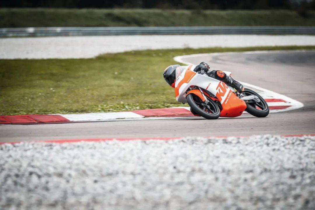 點(diǎn)擊進(jìn)入看圖評(píng)論