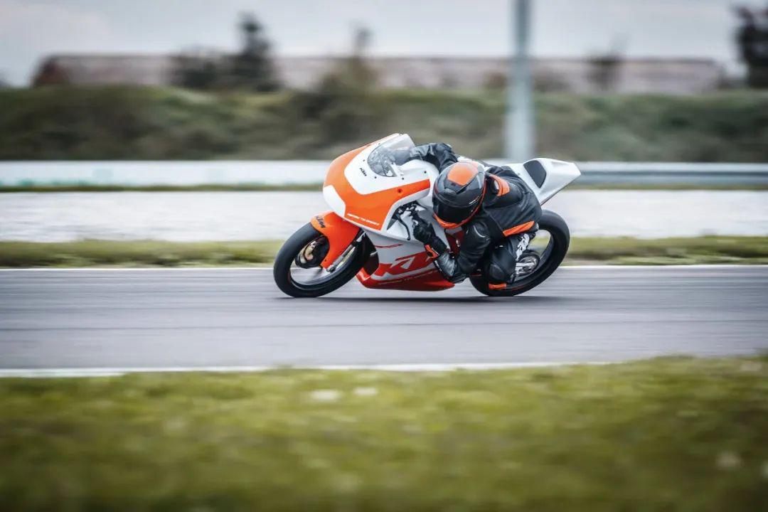 點(diǎn)擊進(jìn)入看圖評(píng)論