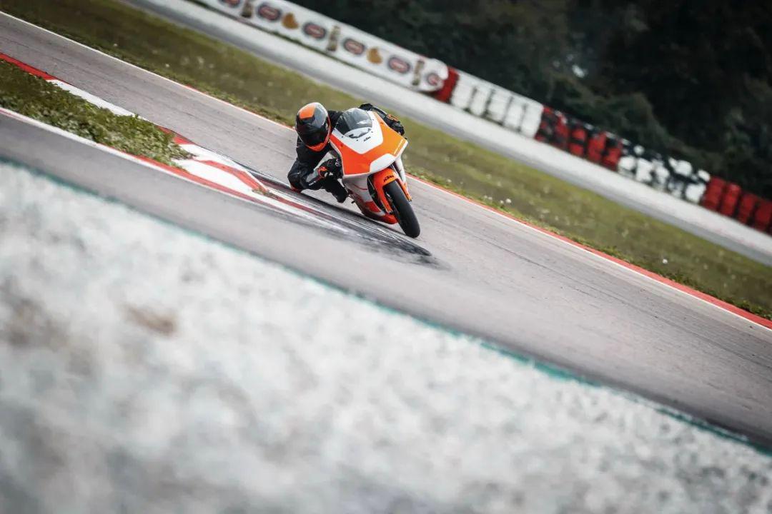 點(diǎn)擊進(jìn)入看圖評(píng)論