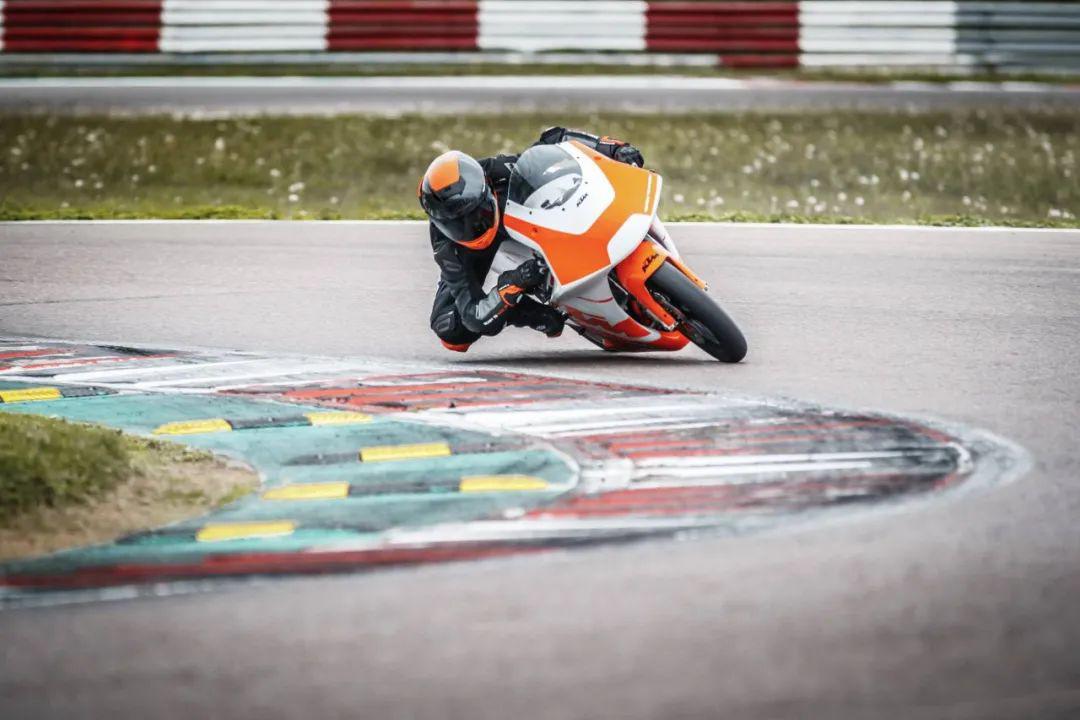 點(diǎn)擊進(jìn)入看圖評(píng)論