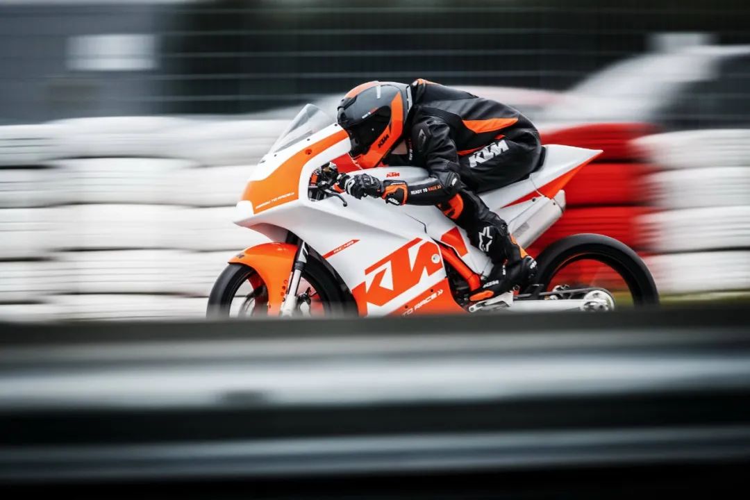 點(diǎn)擊進(jìn)入看圖評(píng)論