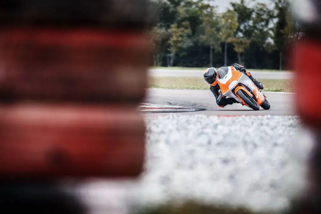 點(diǎn)擊進(jìn)入看圖評(píng)論