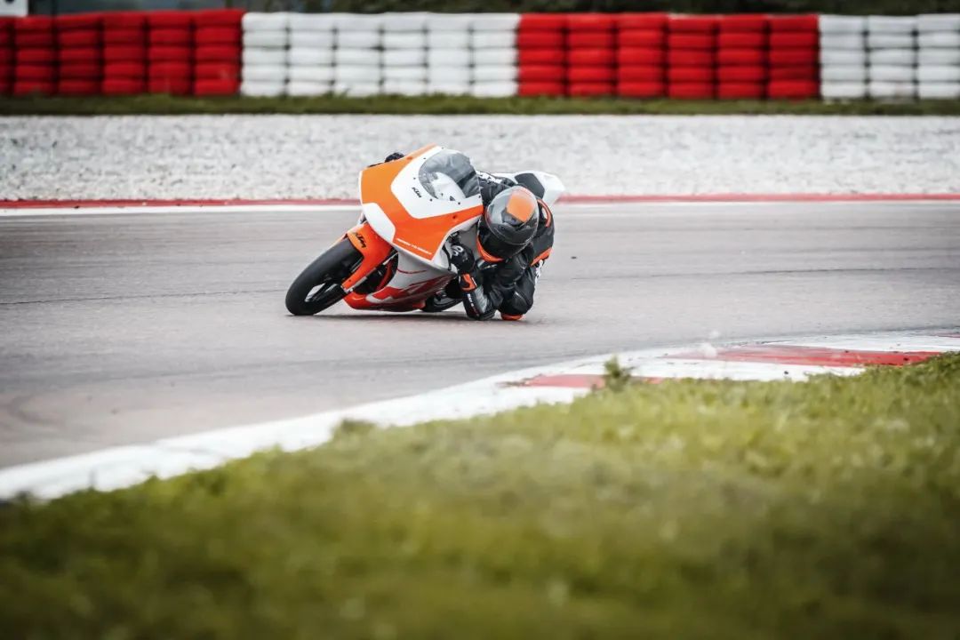 點(diǎn)擊進(jìn)入看圖評(píng)論