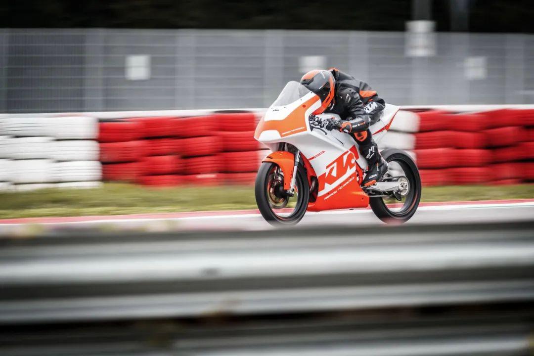 點(diǎn)擊進(jìn)入看圖評(píng)論