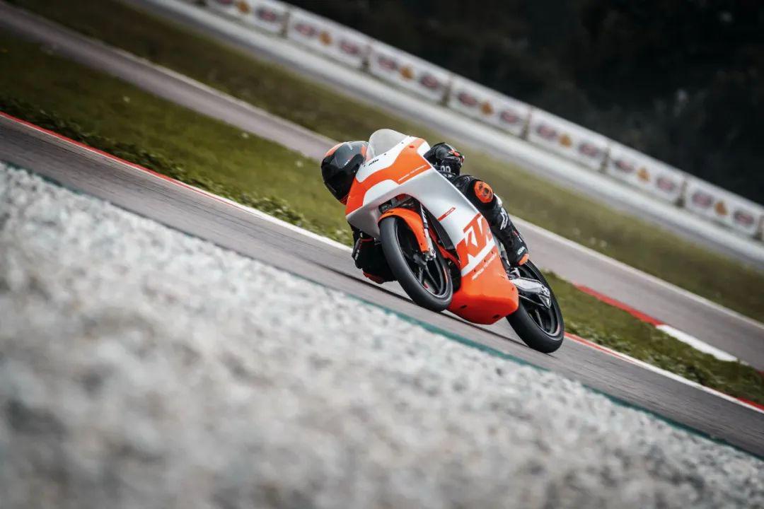 點(diǎn)擊進(jìn)入看圖評(píng)論